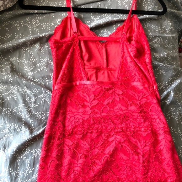 Red dress - Picture 2 of 2